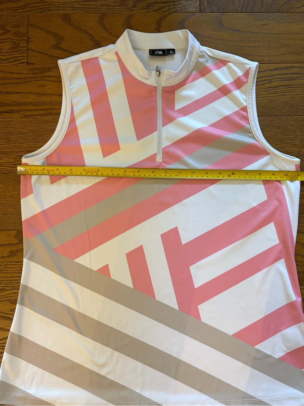 Northern Spirit Sleeveless Geometric Zip-Front Golf Shirt in Coral and Taupe